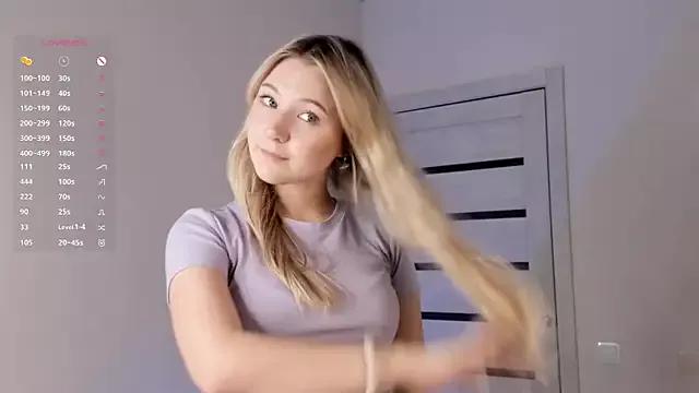 ArianeAumich on StripChat 