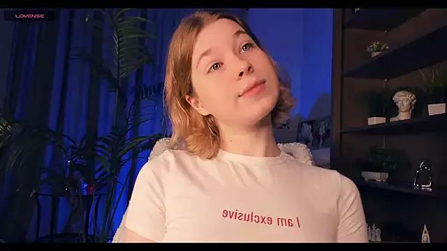 AriaraNoir on StripChat 