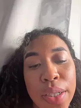 bella__honey on StripChat 