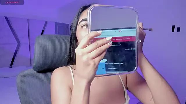 BellaaStorm on StripChat 