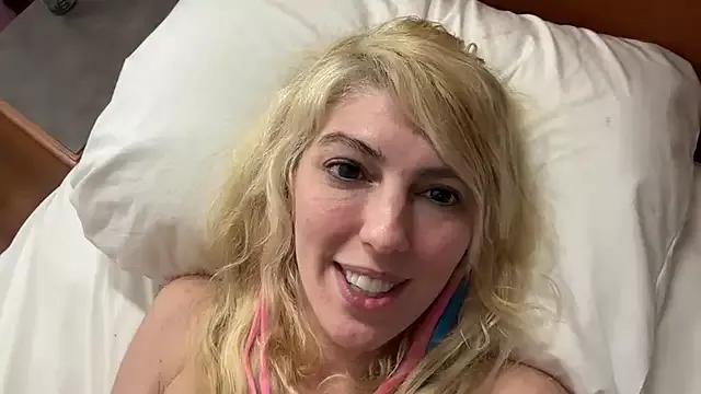 CelestialRuby on StripChat 