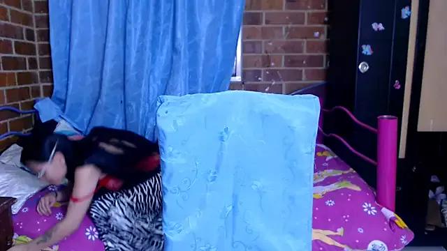 danaiisabella on StripChat 