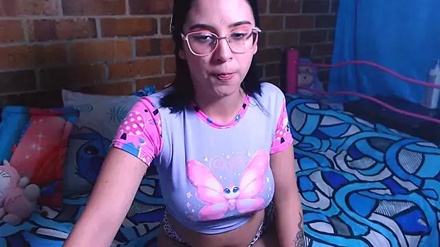 danaiisabella on StripChat 