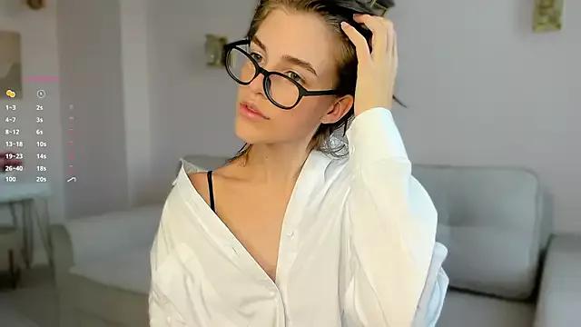EleneButton on StripChat 