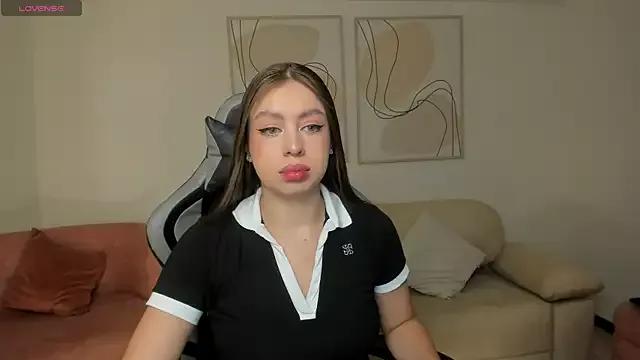 EllaClark on StripChat 