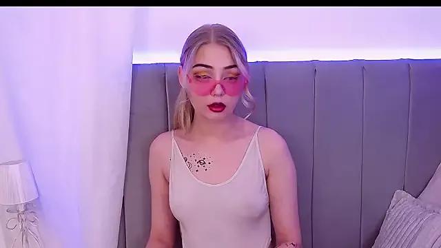ElleNina on StripChat