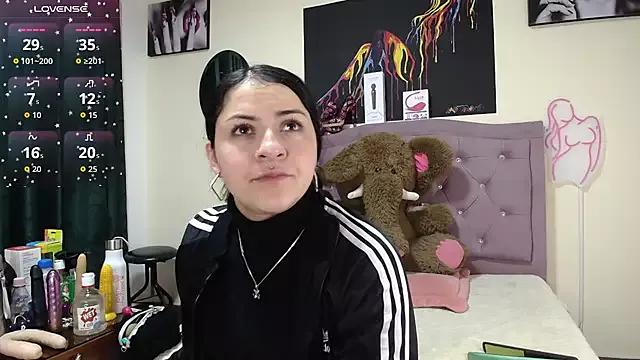 Emmie_Hot on StripChat