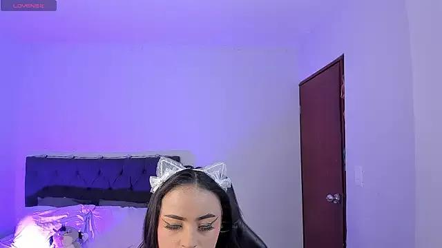 evelyn_23 on StripChat 