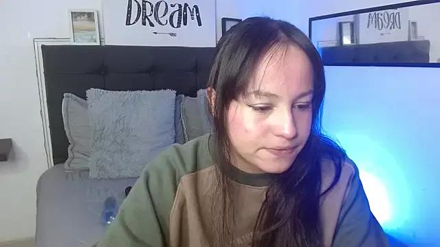 Eymmy_24 on StripChat