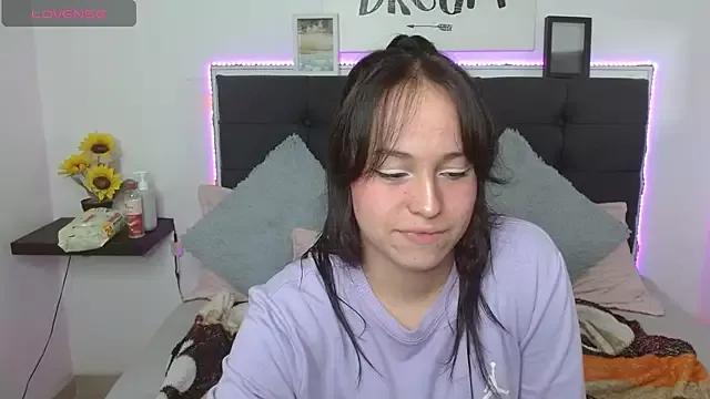 Eymmy_24 on StripChat 