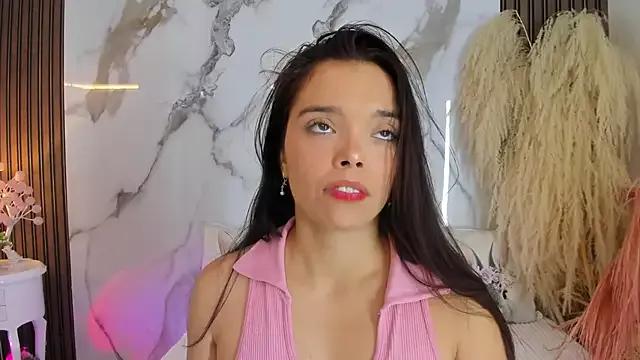 hannahill69 on StripChat 