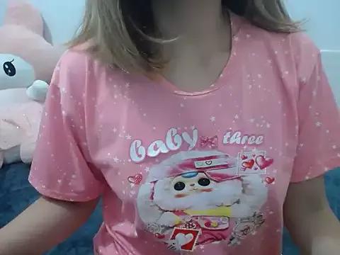 Hannie_26 on StripChat