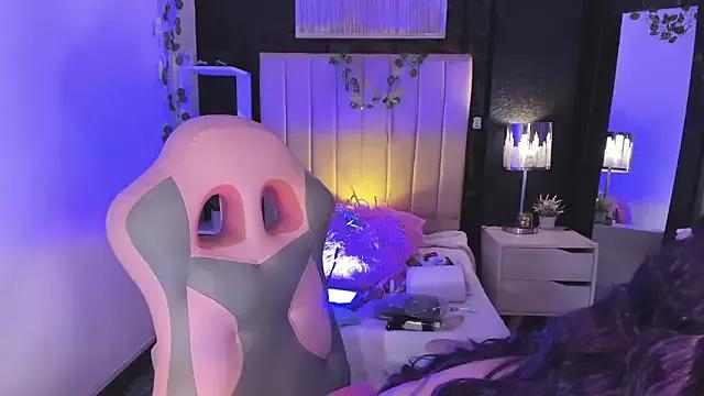 helen_bunnnyx on StripChat 