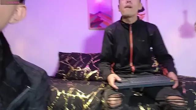 hoot_boyss on StripChat