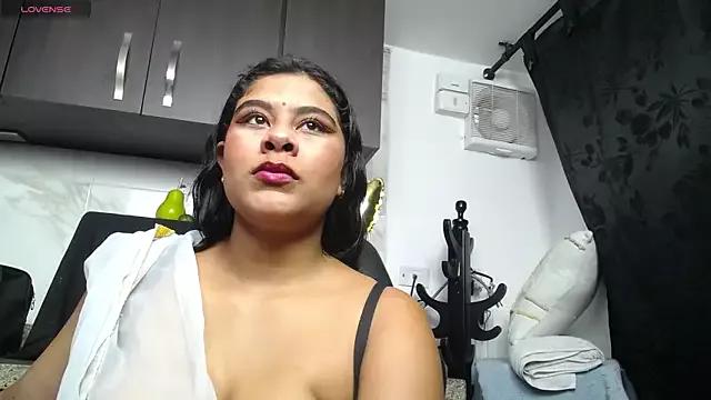 iniyalaboni on StripChat