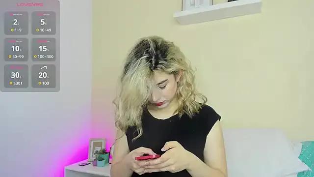 Katty__Rousse on StripChat 