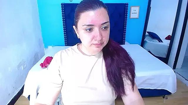 kinky_redhead18 on StripChat 