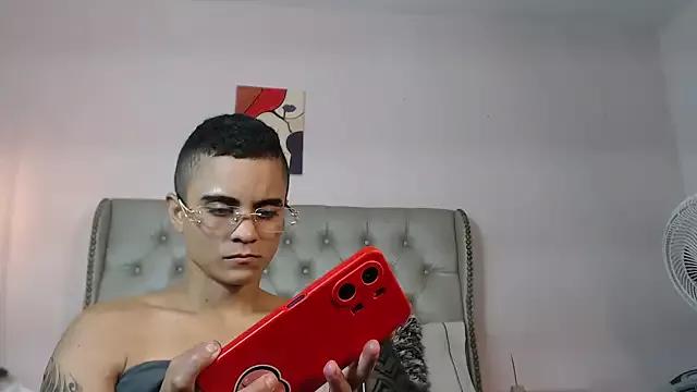 Liiamthompson on StripChat 