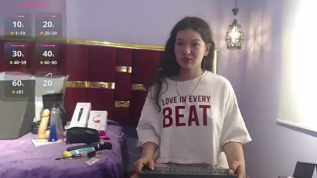 lilimini032 on StripChat 