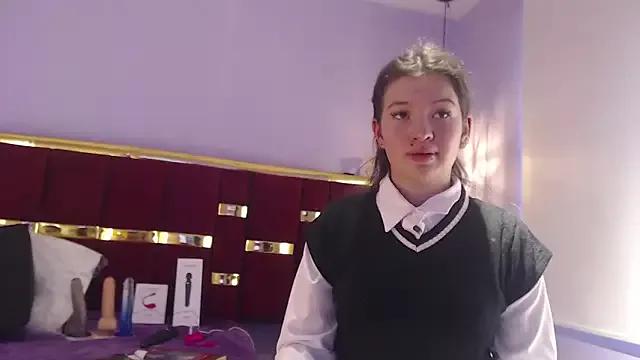 lilimini032 on StripChat 