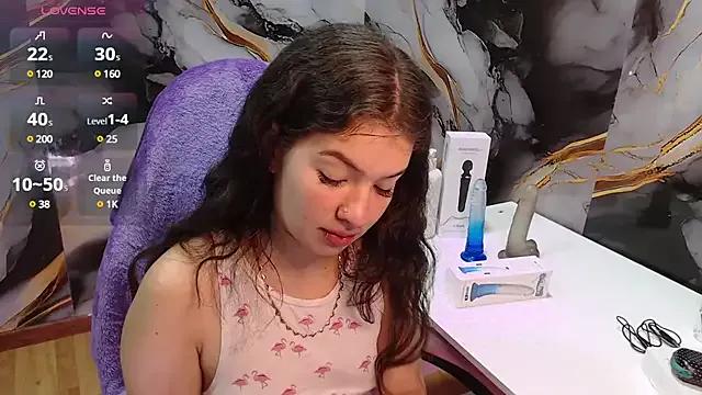 lilimini032 on StripChat 