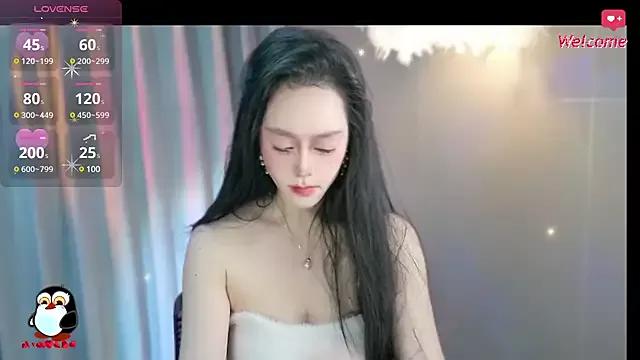 LINLIN-2025 on StripChat 