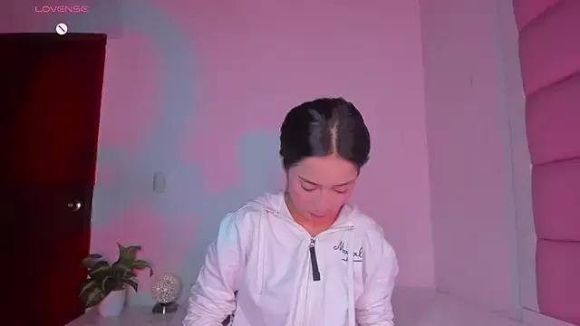 little-Emma on StripChat 
