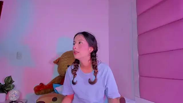 little-Emma on StripChat 