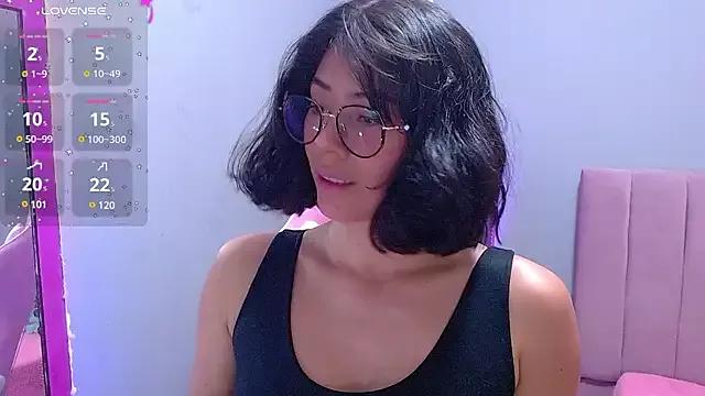 LoaLuxury on StripChat 