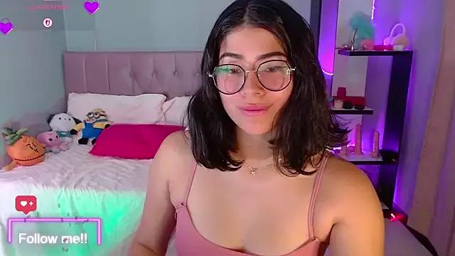 LoaLuxury on StripChat 