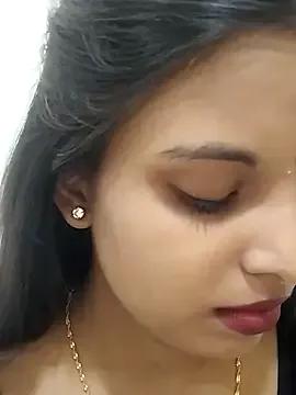 Maahhii_2 on StripChat 