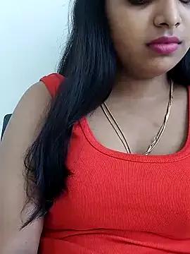 Maahhii_2 on StripChat 
