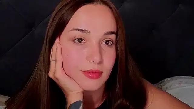 MeIisaLove on StripChat 