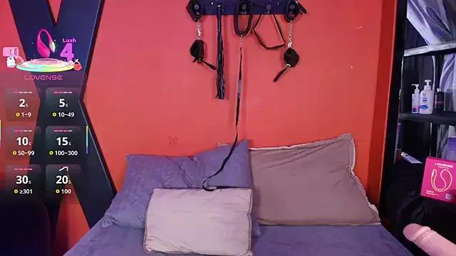 MiiaDiaz on StripChat