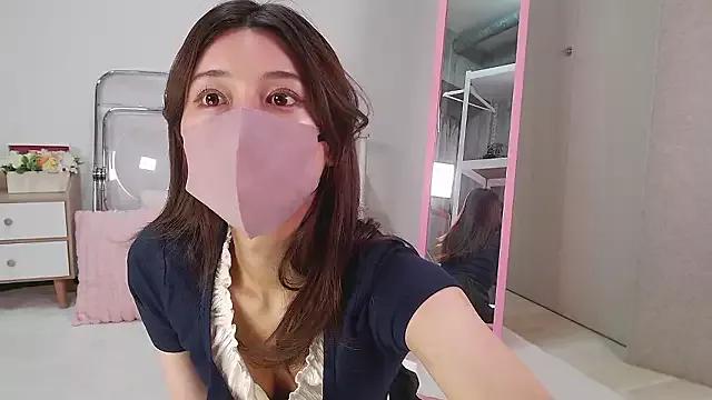 MOMO_momo_xoxo on StripChat
