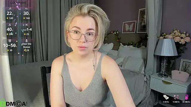 Nikki_Kai on StripChat 