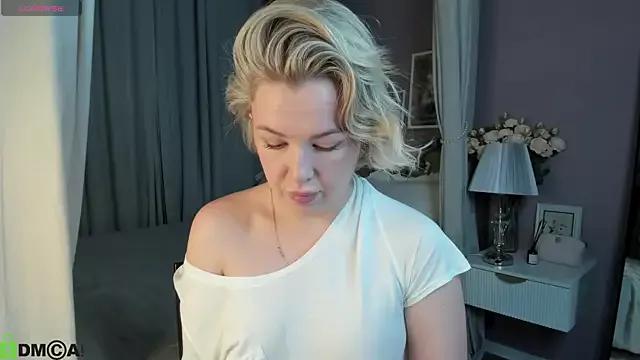 Nikki_Kai on StripChat 