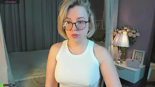 Nikki_Kai on StripChat 