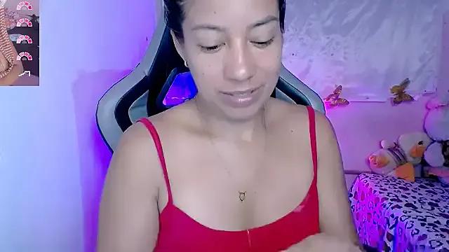 ninatiny on StripChat 