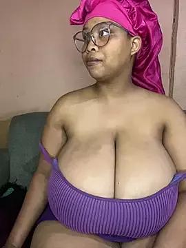 NonoGotBoobies on StripChat 
