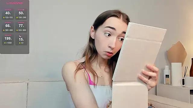 PollyBeev on StripChat 