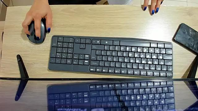 samantha_17_ on StripChat 