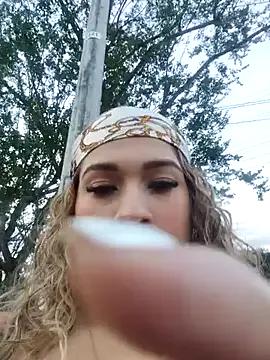 Sara_smiiith211 on StripChat 