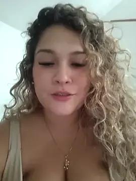 Sara_smiiith211 on StripChat 