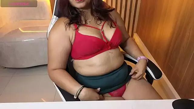 Saraah_Tx on StripChat