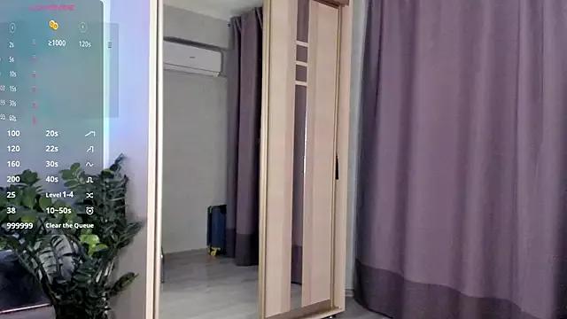 SaraShine_ on StripChat