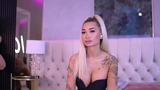 SashaFerrera on StripChat 