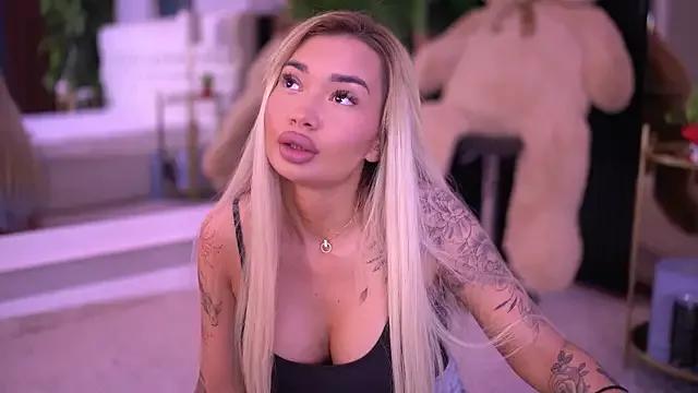 SashaFerrera on StripChat 