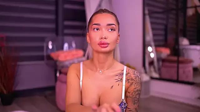 SashaFerrera on StripChat 