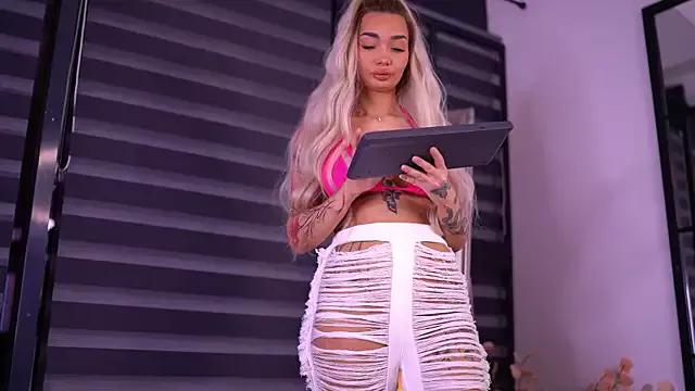SashaFerrera on StripChat 